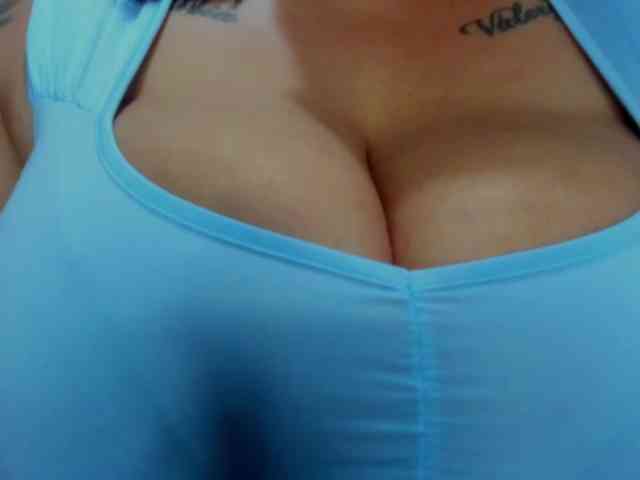 GabiBigBoobs webcam