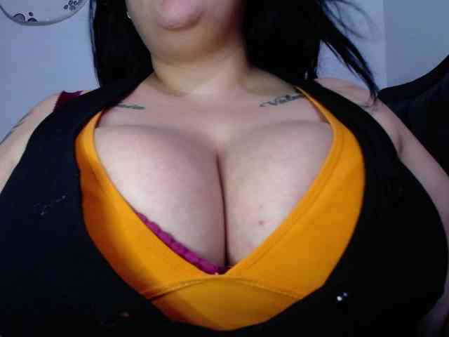 GabiBigBoobs webcam