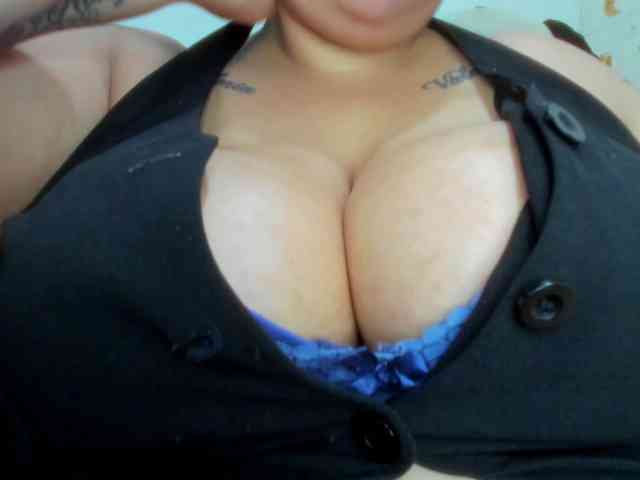 GabiBigBoobs webcam