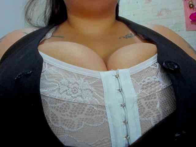 GabiBigBoobs webcam