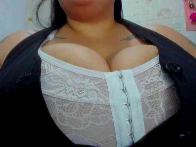 GabiBigBoobs webcam