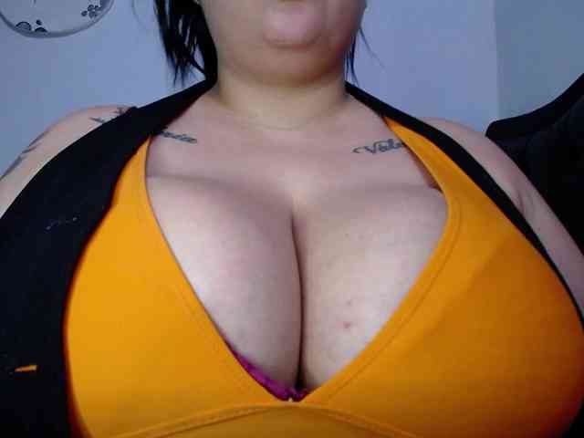 GabiBigBoobs webcam