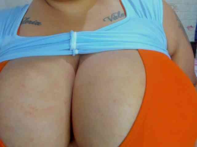 GabiBigBoobs webcam