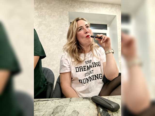 MOLLY-7's BongaCams profile