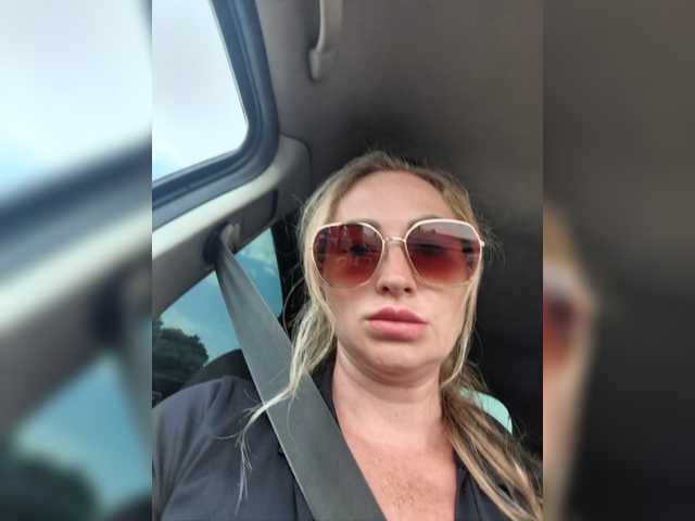 molly-7 live show