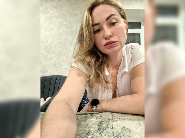 MOLLY-7's BongaCams show and profile