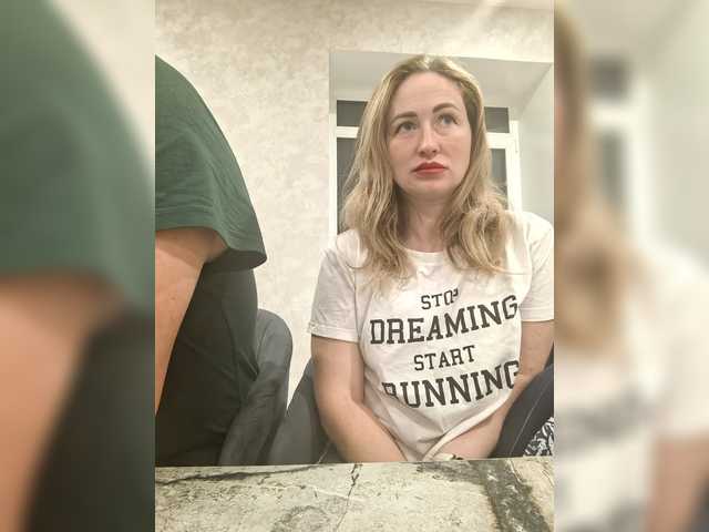 MOLLY-7's BongaCams show and profile