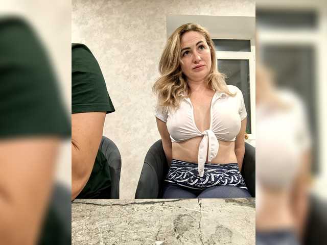 MOLLY-7's BongaCams show and profile