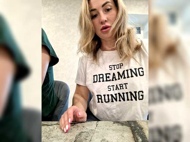 MOLLY-7's BongaCams show and profile