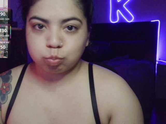Kimmiakiss22's BongaCams show and profile