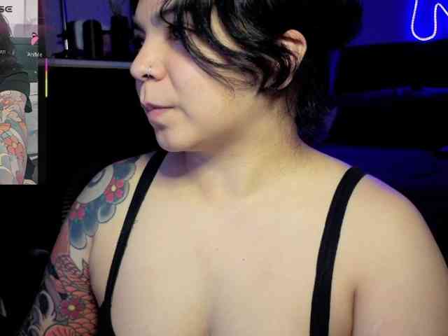 Kimmiakiss22 webcam