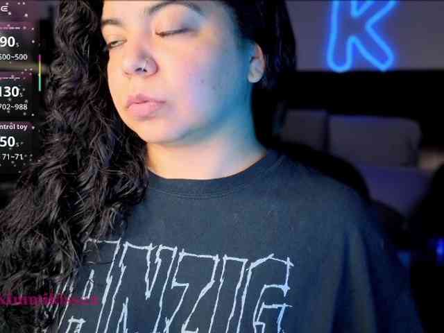 Kimmiakiss22 webcam