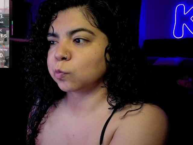 Kimmiakiss22 webcam