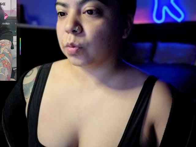 Kimmiakiss22 webcam