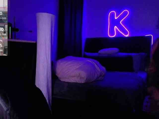 Kimmiakiss22 webcam