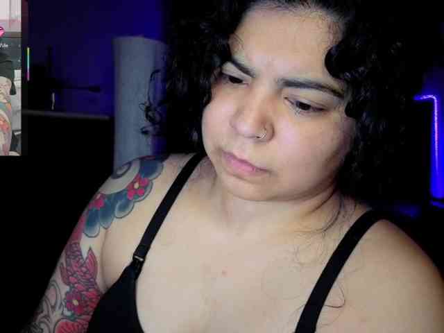 Kimmiakiss22 webcam