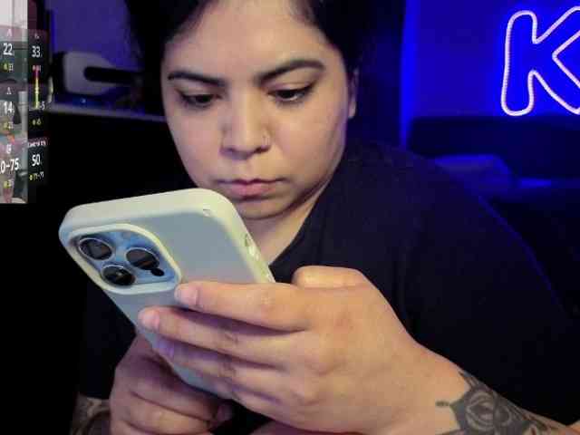 Kimmiakiss22 webcam
