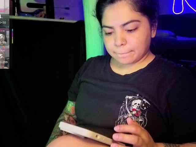 Kimmiakiss22 webcam