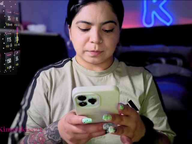 Kimmiakiss22 webcam