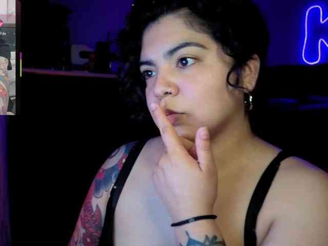 Kimmiakiss22 webcam