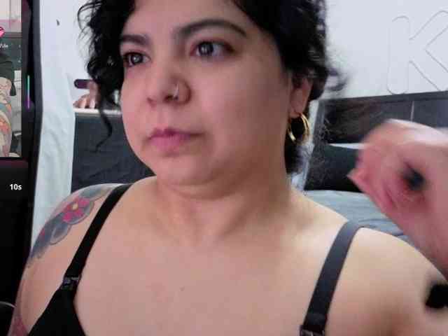 Kimmiakiss22 webcam