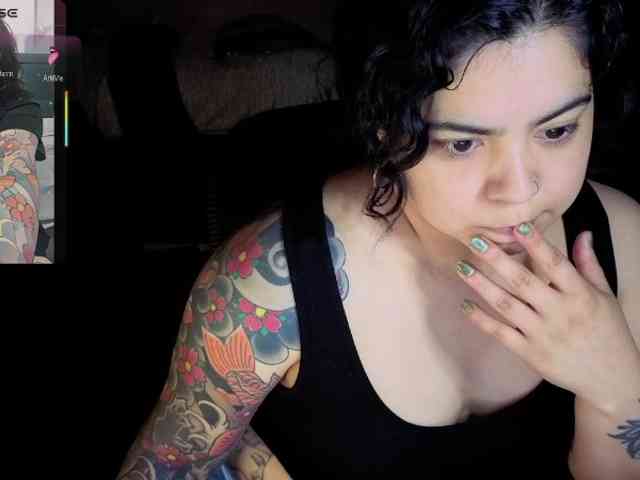 Kimmiakiss22 webcam