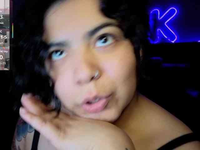 Kimmiakiss22 webcam