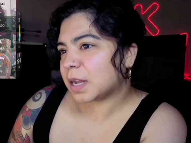 Kimmiakiss22 webcam