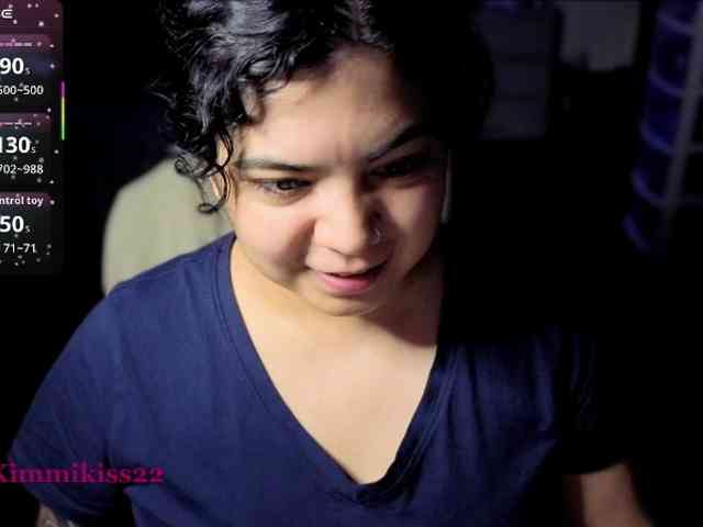 kimmiakiss22's live room