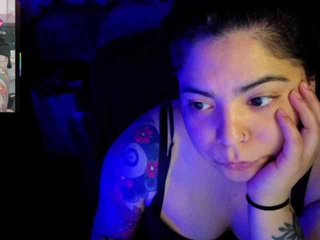 Kimmiakiss22 webcam