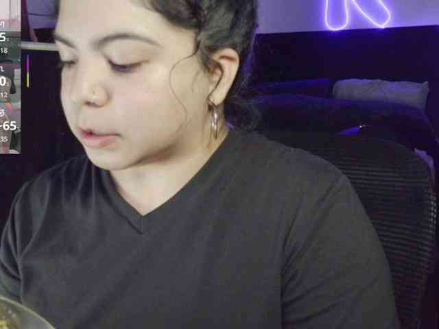 Kimmiakiss22 webcam