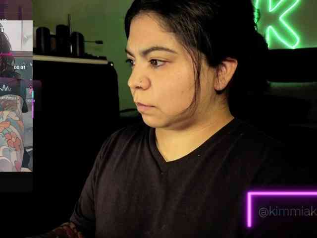 Kimmiakiss22 webcam