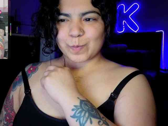 Kimmiakiss22 webcam