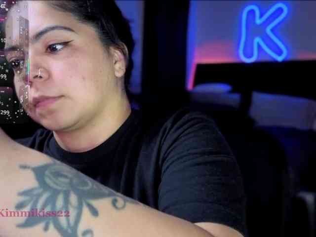 kimmiakiss22's live room