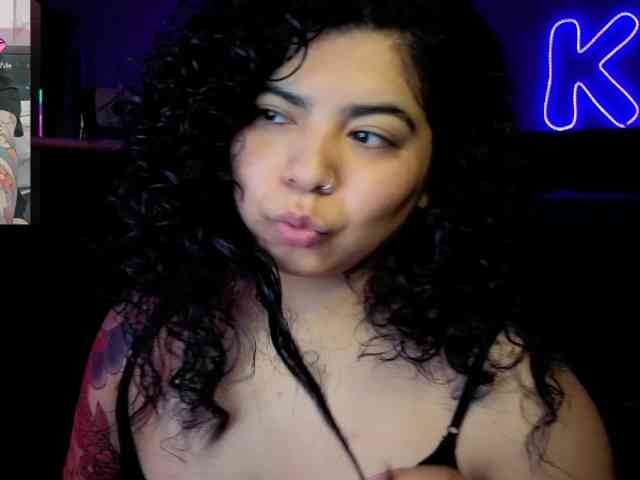 Kimmiakiss22 webcam