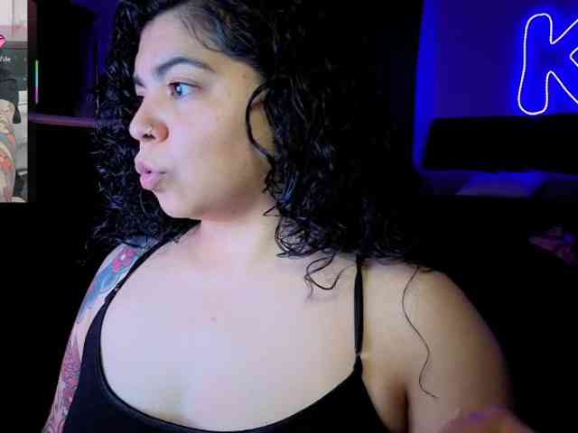 Kimmiakiss22 webcam