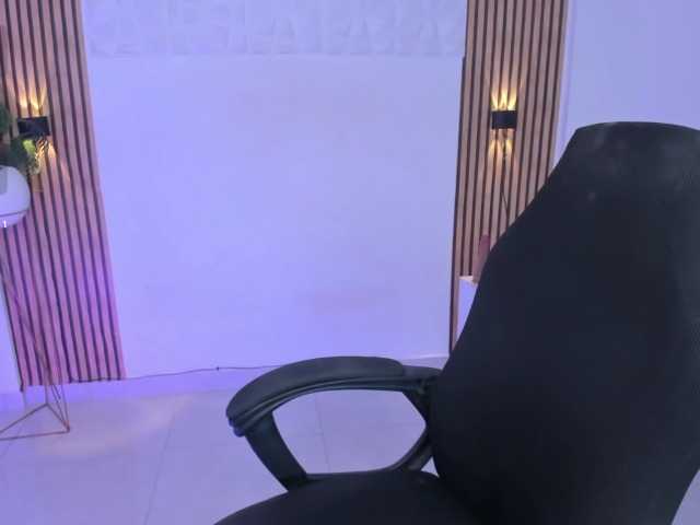 valeria-acost live cam on UnifiedCams