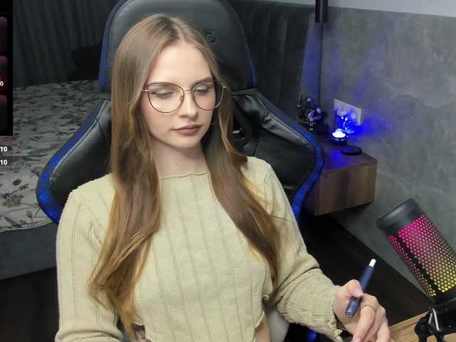 MCfly-1 live cam on BongaCams