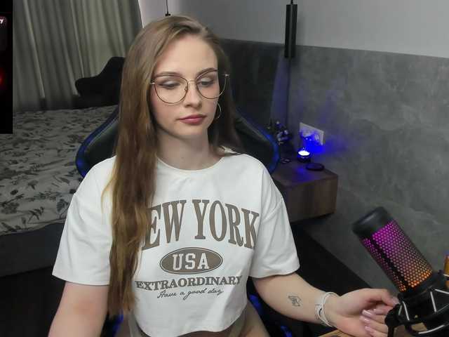 MCfly-1 live cam on BongaCams