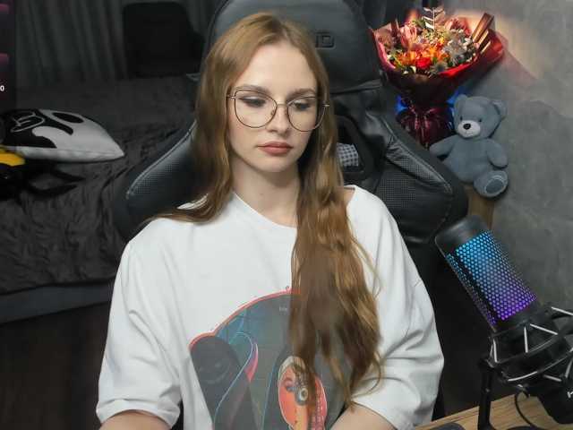 MCfly-1 live cam on BongaCams