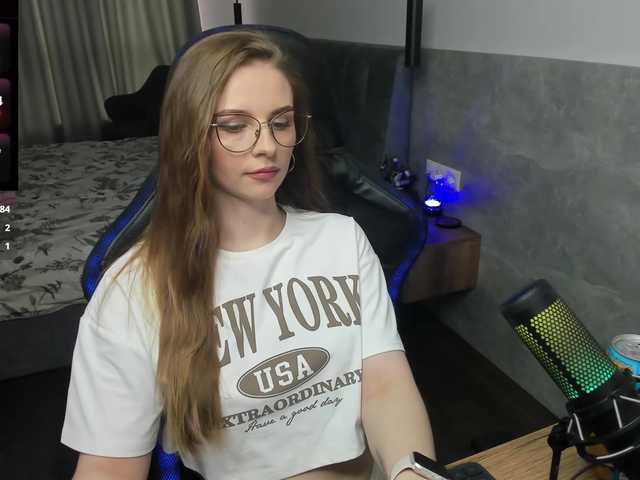 MCfly-1 live cam on BongaCams