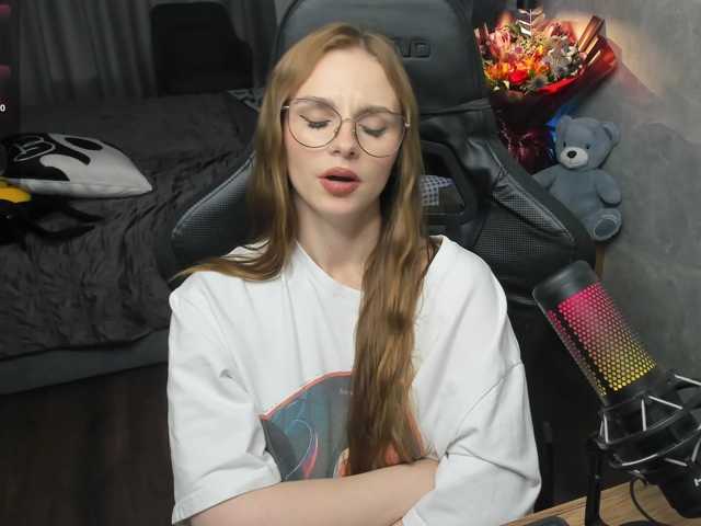 MCfly-1 live cam on BongaCams