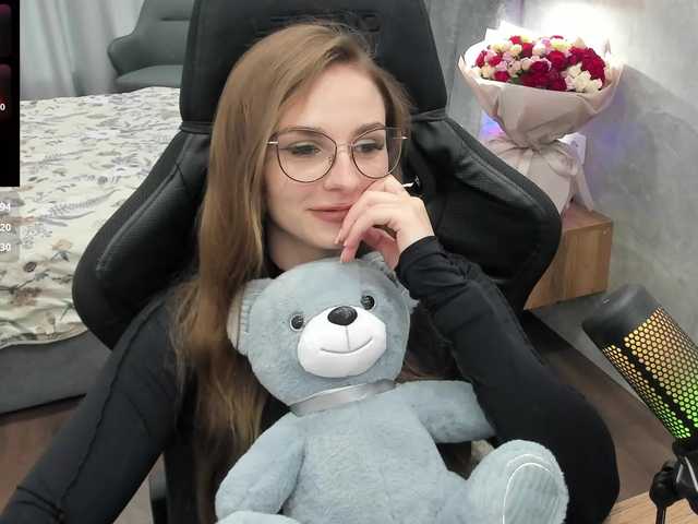 MCfly-1 live cam on BongaCams