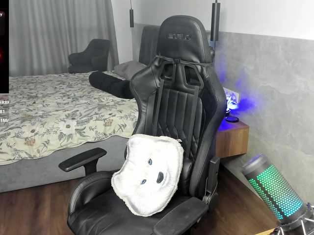 MCfly-1 live cam on BongaCams