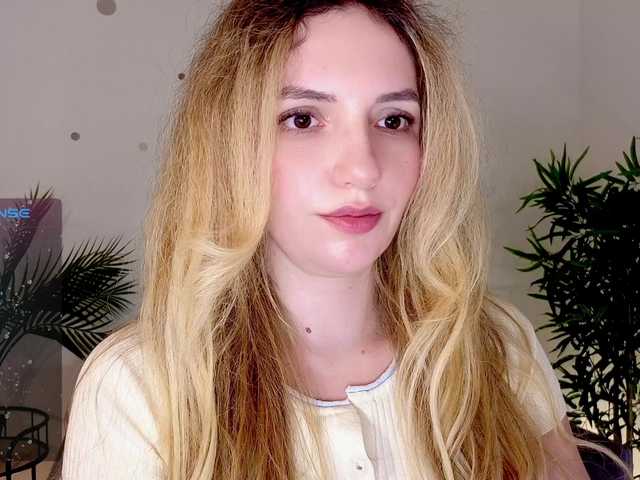 le modèle Kris_honey est en webcam porno dans un show sur le site bongacams, il possède les tags suivants: White/Caucasian,Blonde,Shaved