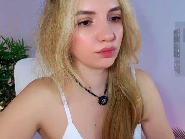 marykiskis, live now on BongaCams