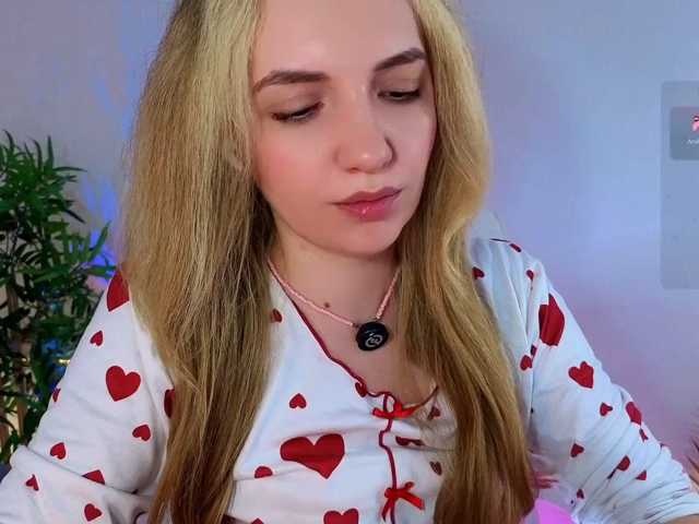 marykiskis, live now on BongaCams