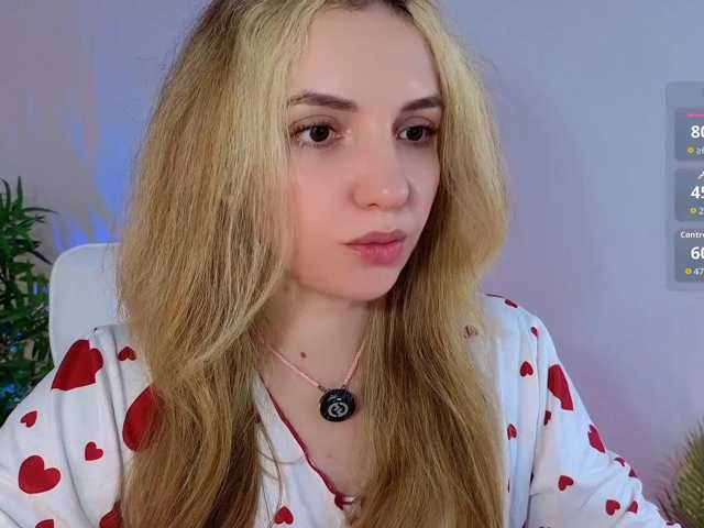 marykiskis, live now on BongaCams