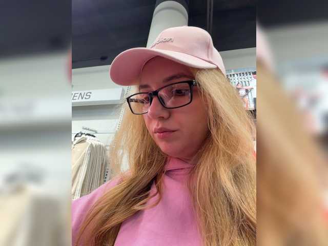 marykiskis, live now on BongaCams