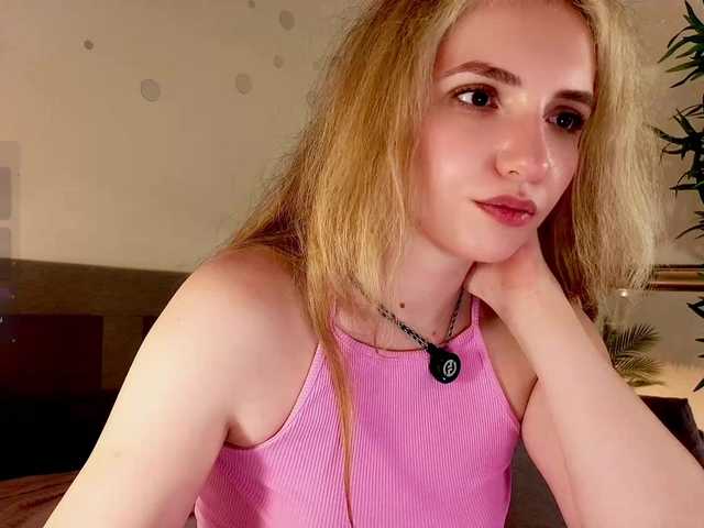 marykiskis live cam preview